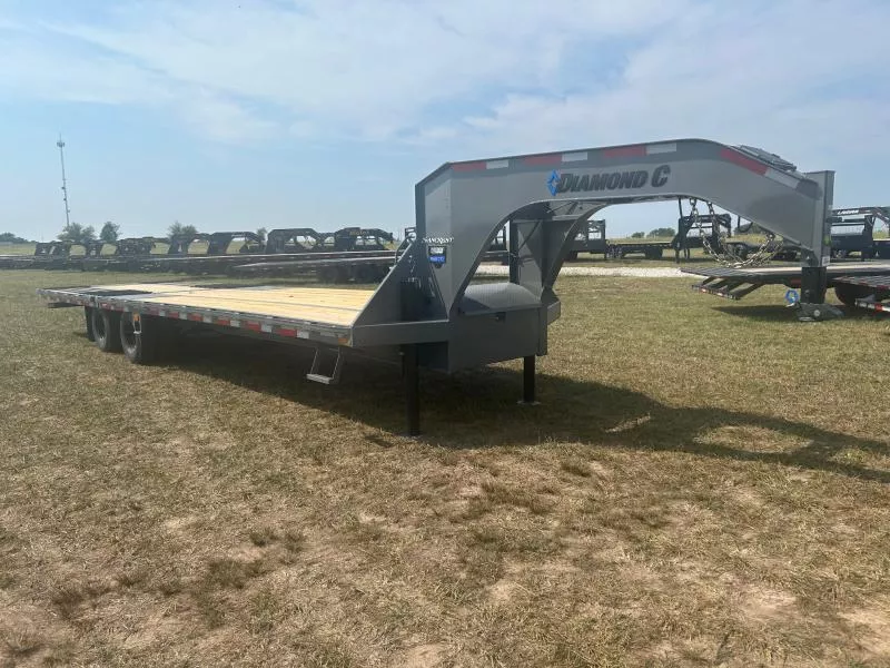 2026 Diamond C 102x32 Tandem 25.9K GN Hydrotail w/ Hydraulic Jacks & Solar