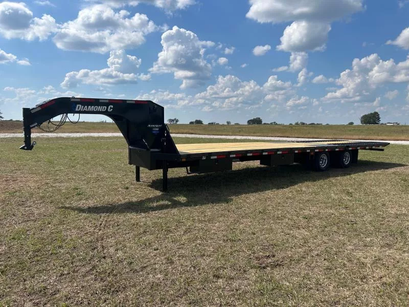 2026 Diamond C 102x35 Tandem 25.9K GN Pacesetter Hydrotail w/ Hydraulic Jacks, Fully Cleated Tail, & Aluminum Outer Wheels