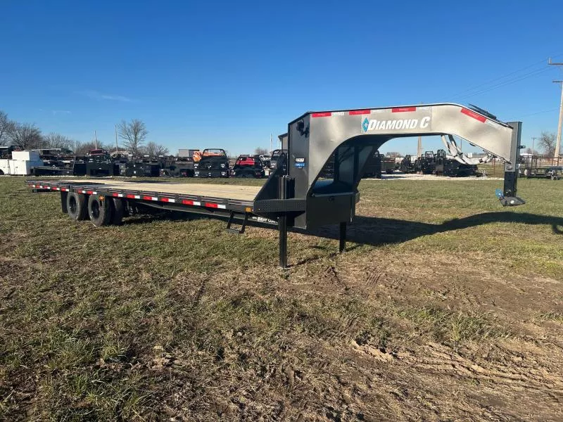 2026 Diamond C 102x32 Tandem 25.9K GN Hydrotail w/ Hydraulic Jacks, EOH Brakes, & Solar Charger