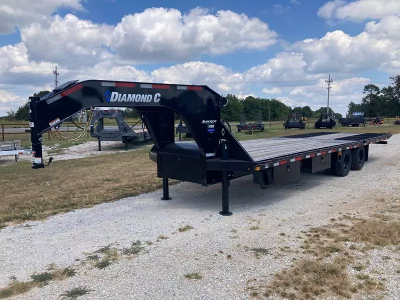 2025 Diamond C 102X30 TANDEM 25.9K GN HYDROTAIL W/ HYDROJACKS, STEEL RUNNERS, LOAD LIGHTS & DISC BRAKES