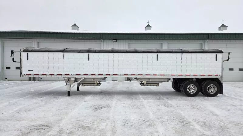 2026 Wilson Pacesetter 41FT Grain Hopper Trailer