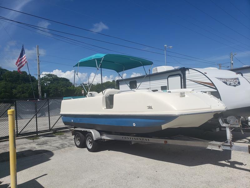1999 Playcraft Deck Boat 1999 Playcraft Deck Boat