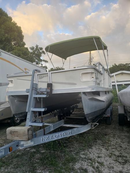 2004 Crest Explorer Pontoon 2004 Crest Explorer Pontoon