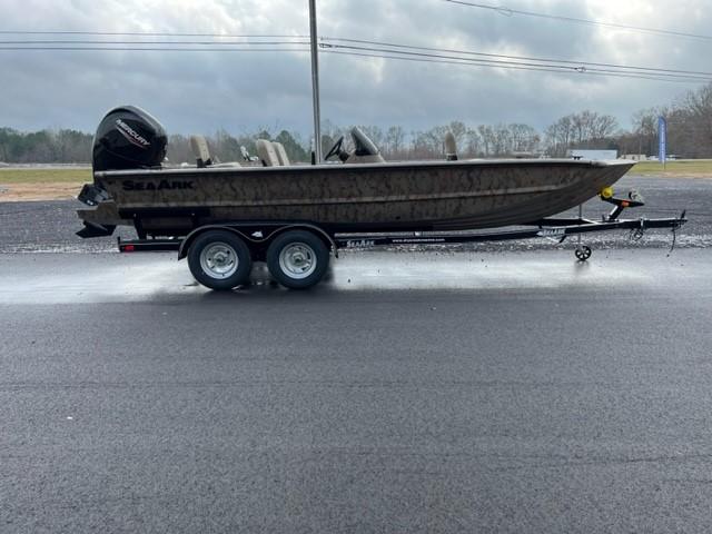 2023 SeaArk V-CAT 200 SIDE CONSOLE 2023 SeaArk V-CAT 200 SIDE CONSOLE