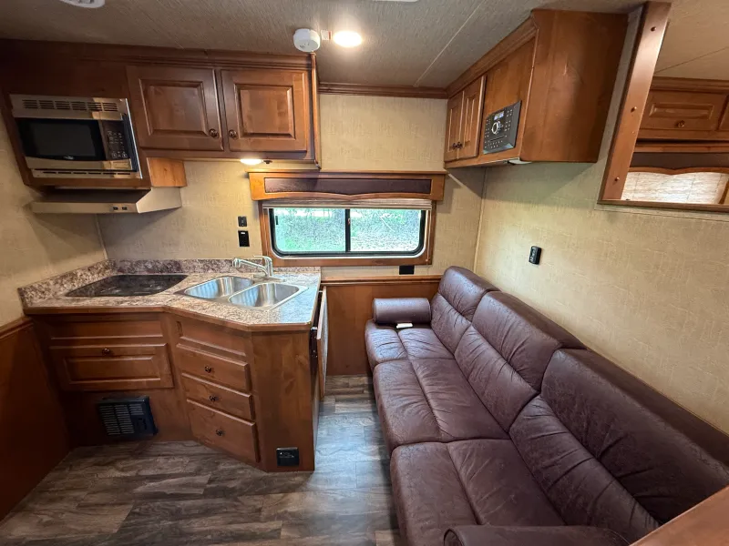 used Horse Trailers Merhow  for sale, in Sumner, IA Thumbnail 3