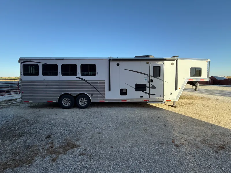 used Horse Trailers Merhow  for sale, in Sumner, IA Thumbnail 2