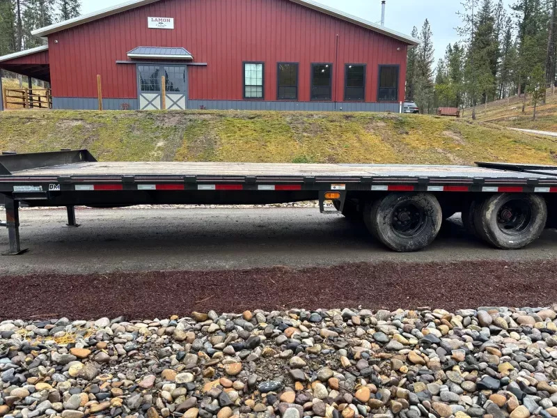 25FT MAX RAMPS FLATBED W 6FT BED HITCH