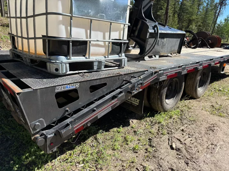 25FT MAX RAMPS FLATBED W 6FT BED HITCH
