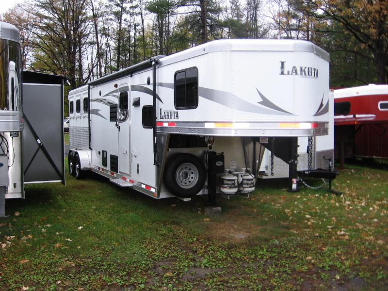 2019 Lakota C-311 Horse Trailer 2019 Lakota C-311 Horse Trailer
