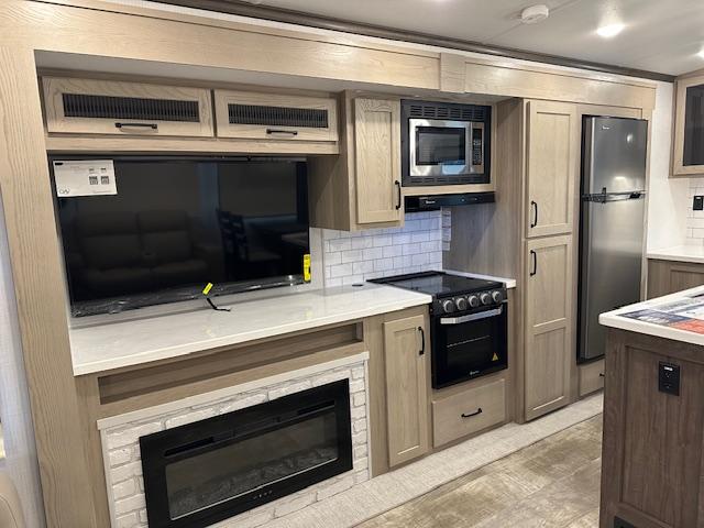 new Travel Trailers Forest River Rockwood Signature for sale, in Rose City, MI Thumbnail 4
