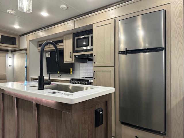 new Travel Trailers Forest River Rockwood Signature for sale, in Rose City, MI Thumbnail 3