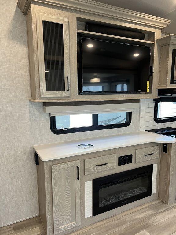 new Fifth Wheel Trailers Forest River Rockwood Ultra Lite for sale, in Rose City, MI Thumbnail 3