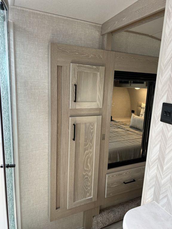 new Fifth Wheel Trailers Forest River Rockwood Ultra Lite for sale, in Rose City, MI Thumbnail 15