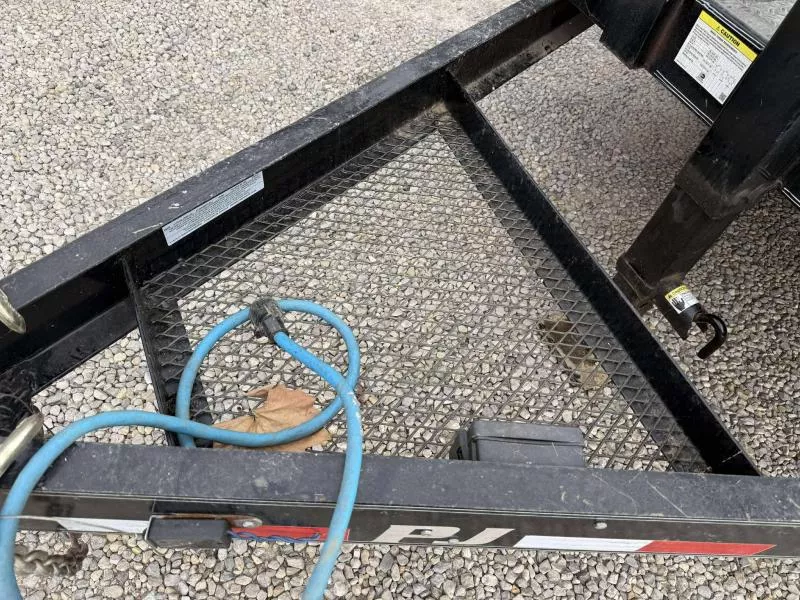 used Equipment / Flatbed Trailers PJ Trailers Other for sale, in Frankfort, OH Thumbnail 3