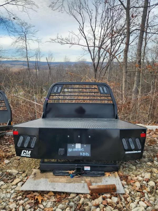 2026 CM RD Truck Bed 84/84/38/42 - Short Bed / Single Wheel (453957) Flat Decks