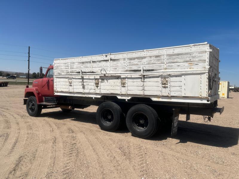1970 International FLEETSTAR 2010A 22' SIDE Dump Truck Bunkhouse