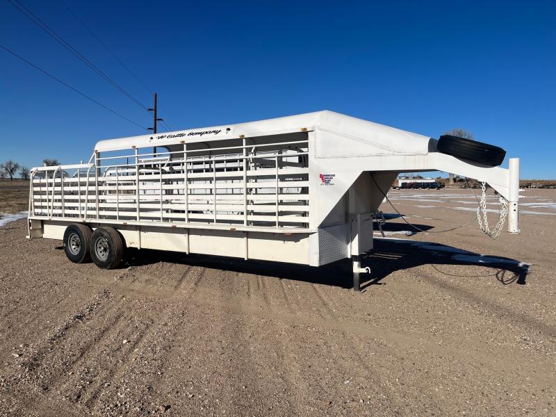 2001 S&H Trailers 24' 3/4 Top Stock Trailer 2001 S&H Trailers 24' 3/4 Top Stock Trailer