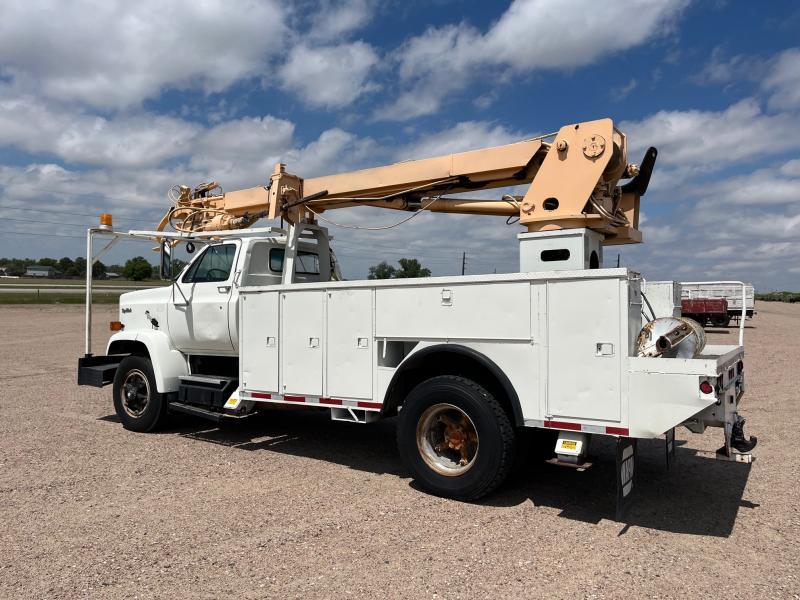 1989 GMC Topkick C6500 with Digger Derrick Body Heavy Truck Bunkhouse