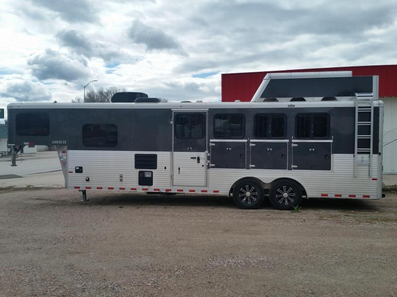 2019 Sundowner Trailers SANTA FE 4 HORSE Trailer 2019 Sundowner Trailers SANTA FE 4 HORSE Trailer