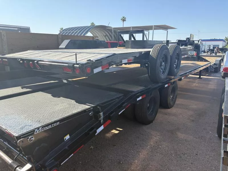 2026 PJ Trailers 25' Gooseneck Low-Pro Flatdeck with Duals, 25K GVWR Equipment Trailer