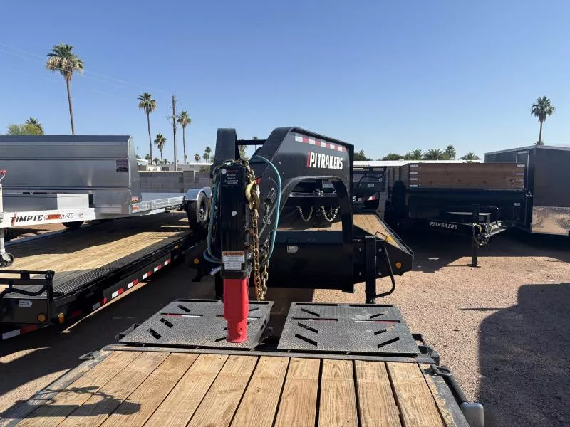 2026 PJ Trailers 30' Gooseneck Low-Pro Flatdeck with Duals, 25K GVWR Equipment Trailer