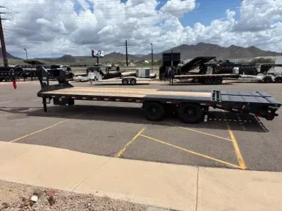 2026 PJ Trailers 28' Gooseneck, Low-Pro Flatdeck w/ Duals, Hydraulic Jacks, 25K GVWR Equipment Trailer