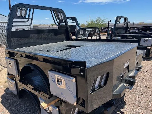 2025 Crownline (Hay Beds) Crownline SKS42 Skirted, Single-Wheel, Short Bed  (84″ x 84″-42″ CTA) Flat Decks