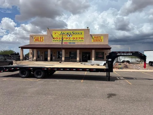 2026 PJ Trailers 25' Gooseneck, Low-Pro Flatdeck with Duals, 25K GVWR, 14 PLY Equipment Trailer