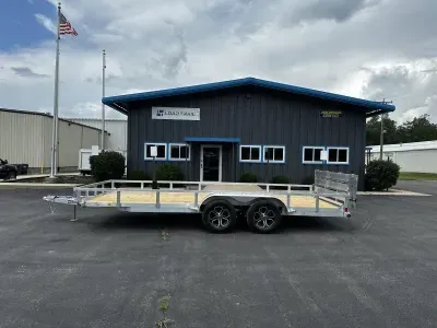 2027 Load Trail UA8318032 Car Hauler