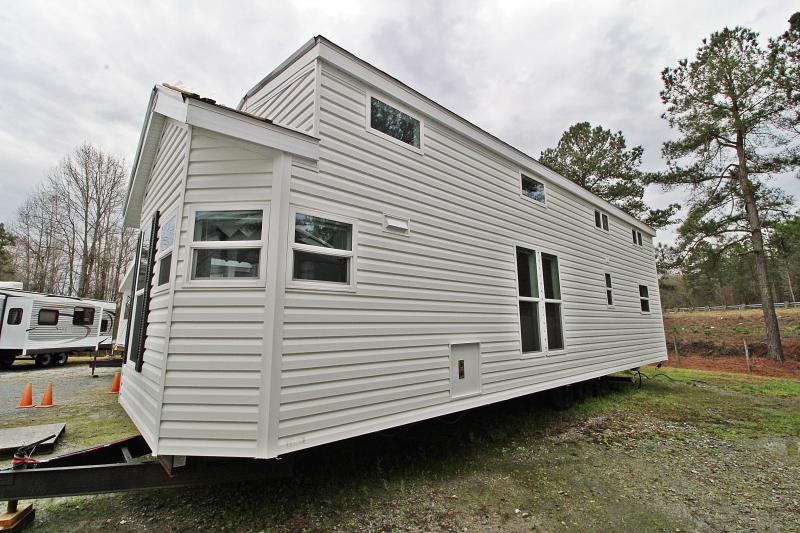 2020 Kropf Lakeside LE 8135LE Park Model RV 2020 Kropf Lakeside LE 8135LE Park Model RV