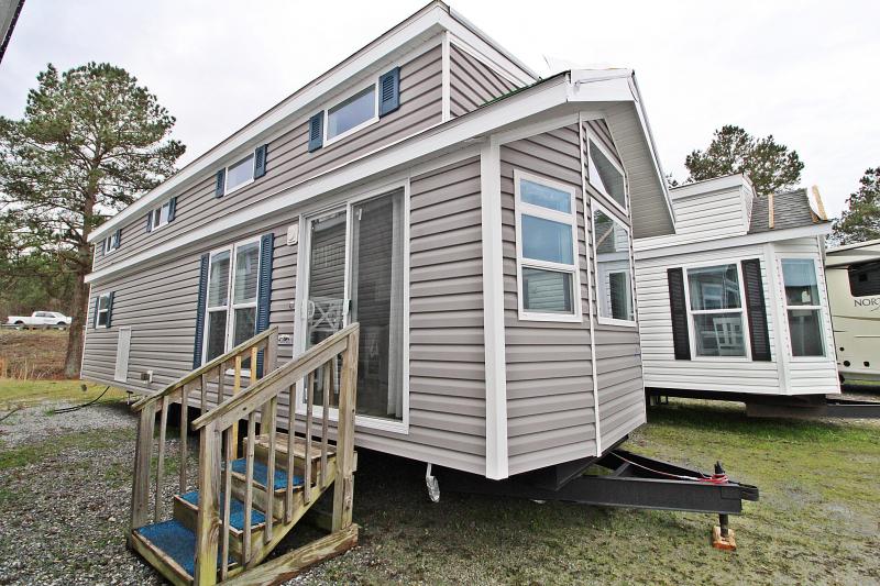 2020 Kropf Lakeside LE Super Loft 8043KLEWD Park Model RV 2020 Kropf Lakeside LE Super Loft 8043KLEWD Park Model RV