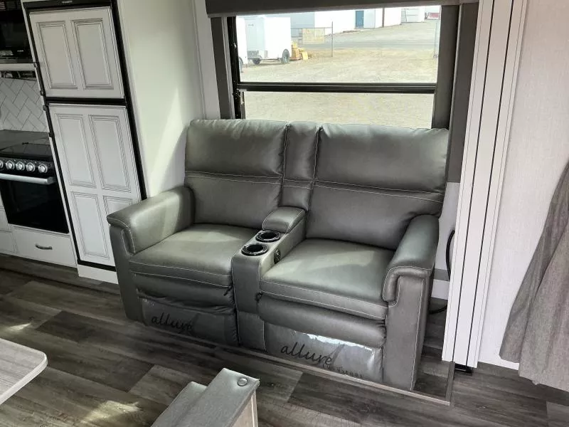 used Travel Trailers Keystone RV Cougar for sale, in Yerington, NV Thumbnail 9