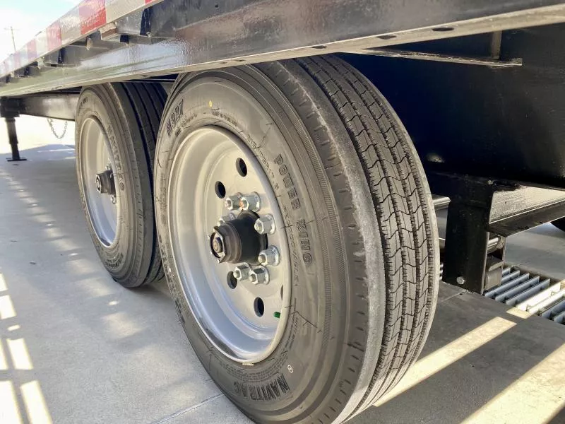 2025 Sure-Trac 102x25' HD Beavertail Deckover Trailer 17600# GVW * 8000# AXLES * 17.5" 16-PLY TIRES * 3 3/8" BRAKES * FULL WIDTH RAMPS * 12" I-BEAM * PIERCED FRAME * RUBRAIL/STAKE POCKETS/PIPE SPOOLS/10 D-RINGS KF9FuCbgzggu