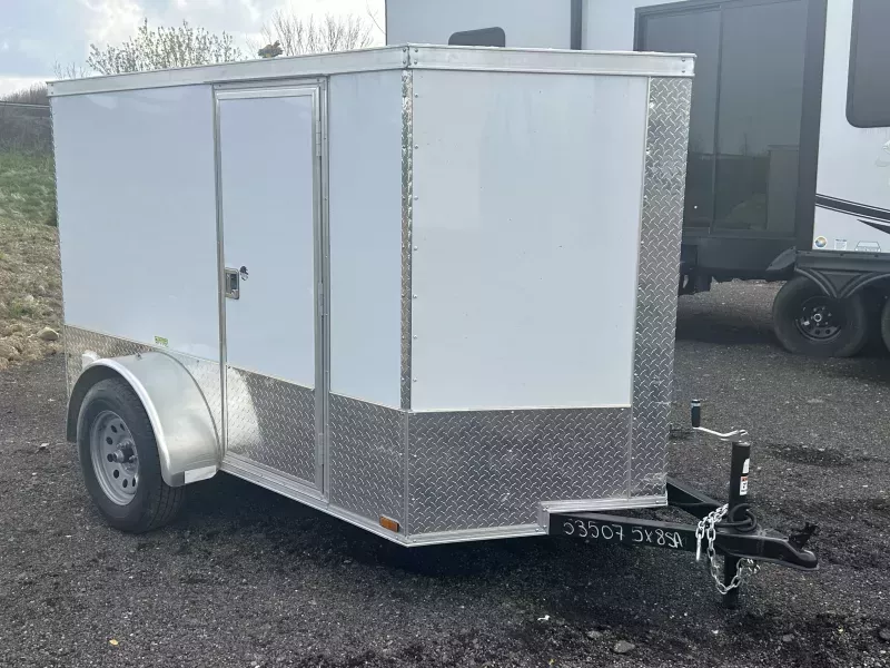 2025 Quality Cargo 5x8 Single Axle Enclosed Cargo Trailer 2990# GVW * SIDE DOOR * RAMP DOOR * WHITE EXTERIOR * PLYWOOD WALLS AND FLOOR * 16" O.C. * TUBE STUDS * V-NOSE