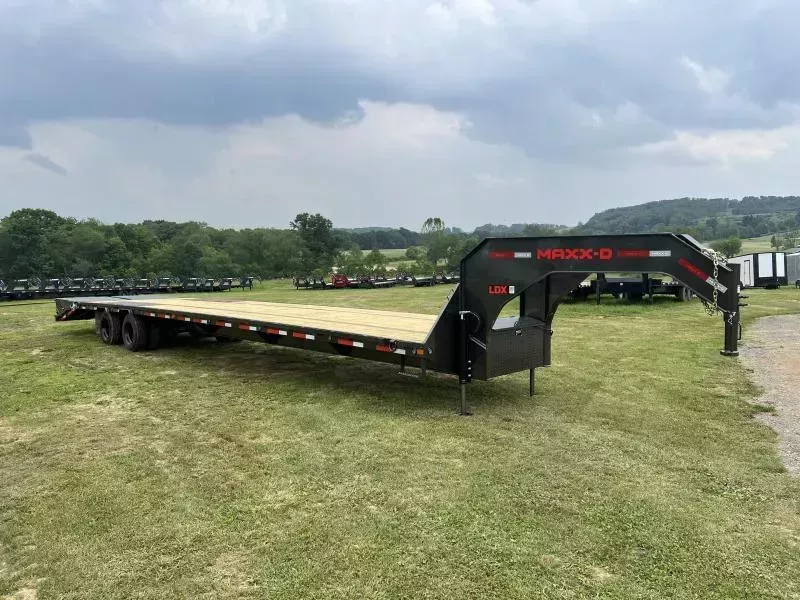 2026 MAXXD 102x30' LDX Gooseneck Flatbed Trailer 30000# GVW * ENGINEERED I-BEAM TONGUE & FRAME * EOH BRAKES * RATCHET TRACK * TORQUE TUBE * 17.5" 18-PLY * HDSS SUSPENSION * 48" SIDE TOOLBOX * I-BEAM CROSSMEMBERS
