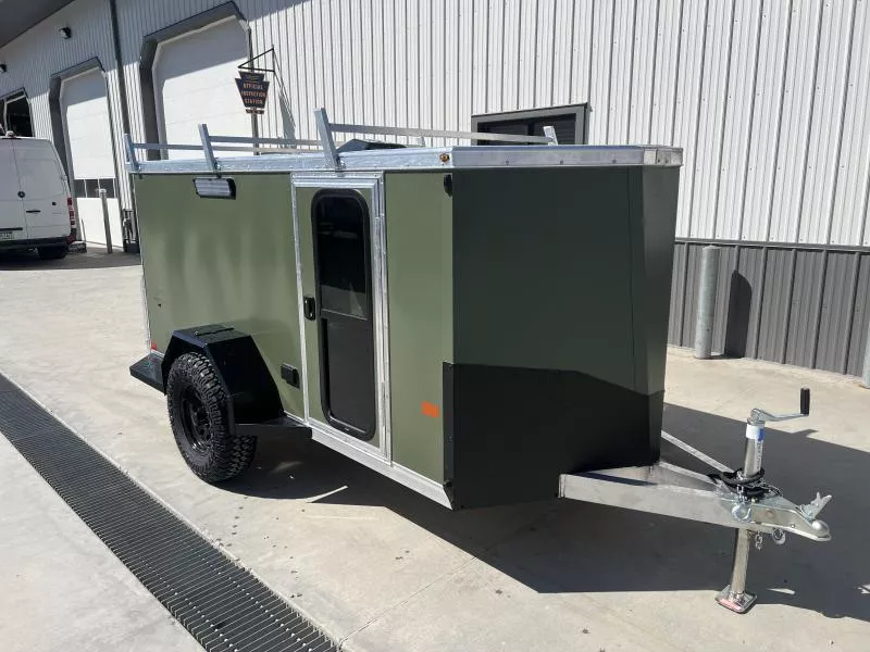 2026 Neo 5x12' NAR Aluminum Enclosed Recreation Trailer 2990# GVW * WHITE EXTERIOR * ALUMINUM WHEELS * OFF-ROAD RUBBER * 1 PC ROOF * SCREWLESS EXTER * BARN DOOR * FINISHED WALLS/CEILING * RACKS FOR TOYS * 110V OUTLET/MOTOR BASE * SIDE DOOR