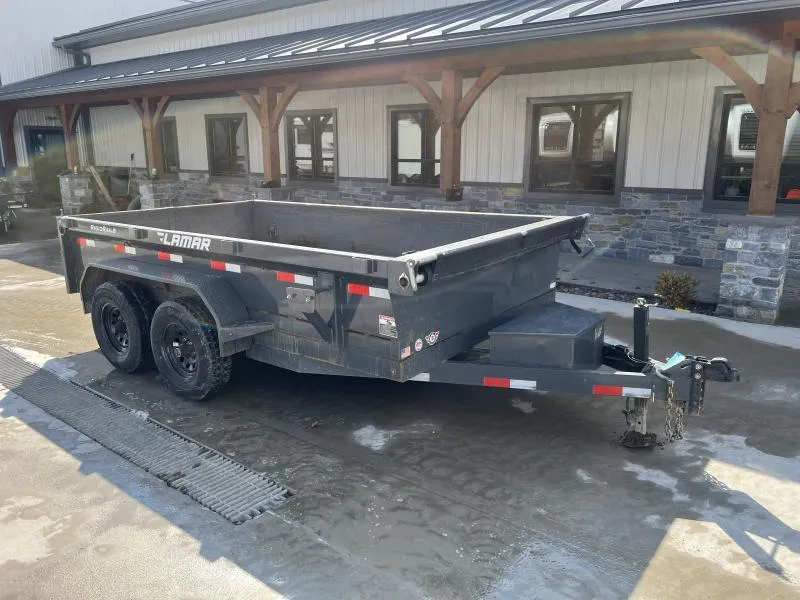 USED 2023 Lamar 77x12' 9990# GVW Low Profile Dump Trailer * SCISSOR HOIST * DROP JACK * DELUXE TARP KIT * ADJUSTABLE COUPLER * CHARCOAL * SPARE MT * RIGID RAILS * HARD TO FIND WIDTH!! 