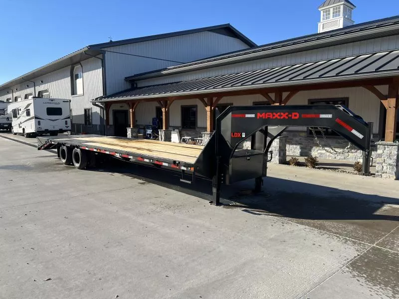 2025 MAXXD 102x32' LDX Gooseneck Flatbed Trailer 25990# GVW * FULL WIDTH RAMPS * EOH BRAKES * 2-25K 2-SPEED SEMI STYLE JACKS * 19# PIERCED I-BEAM FRAME * TORQUE TUBE * UNDER FRAME BRIDGE * WINCH PLATE * HDSS SUSPENSION * METALLIC GREY