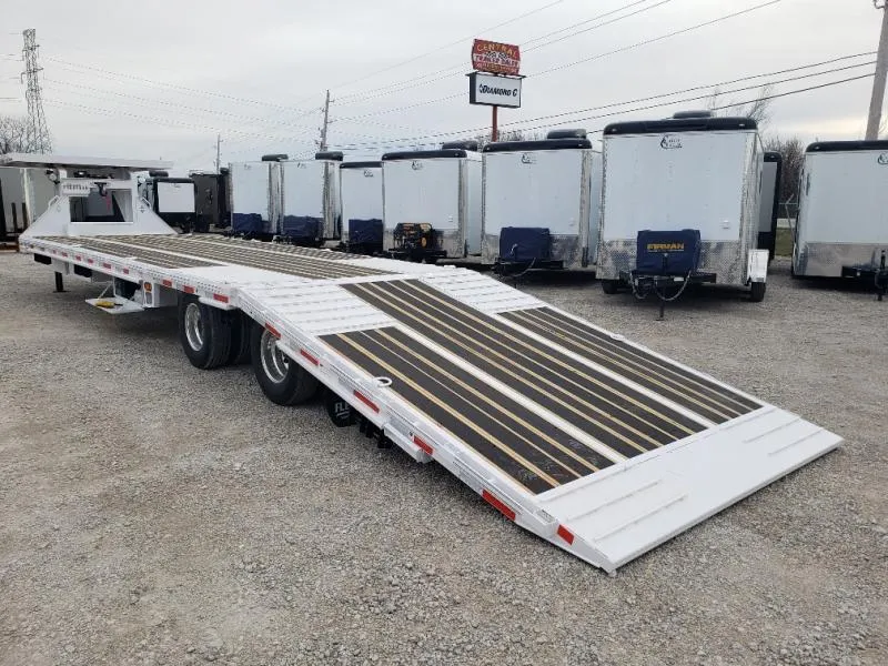 2025 Diamond C Trailers (95766) FMAX-212 Hydraulic Dove 38'X102" Equipment Trailer Equipment Trailer