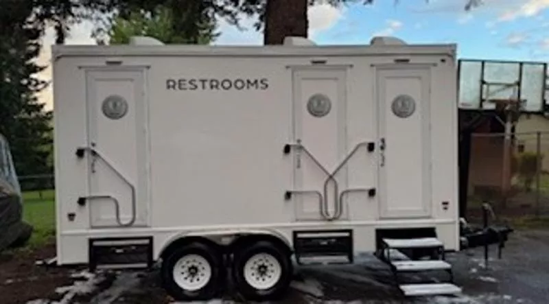 2021  2021 used 6 station restroom trailer - DIRECT CONNECT ONLY Restroom / Shower Trailer