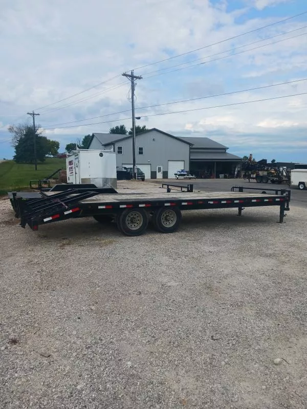 used Equipment / Flatbed Trailers Load Trail  for sale, in Eugene, MO Thumbnail 3