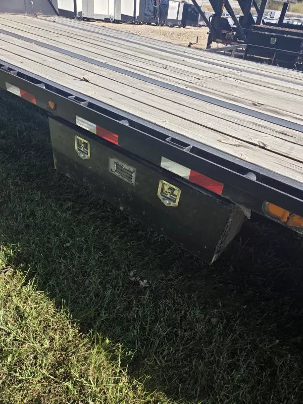 used Equipment / Flatbed Trailers Load Trail  for sale, in Eugene, MO Thumbnail 4