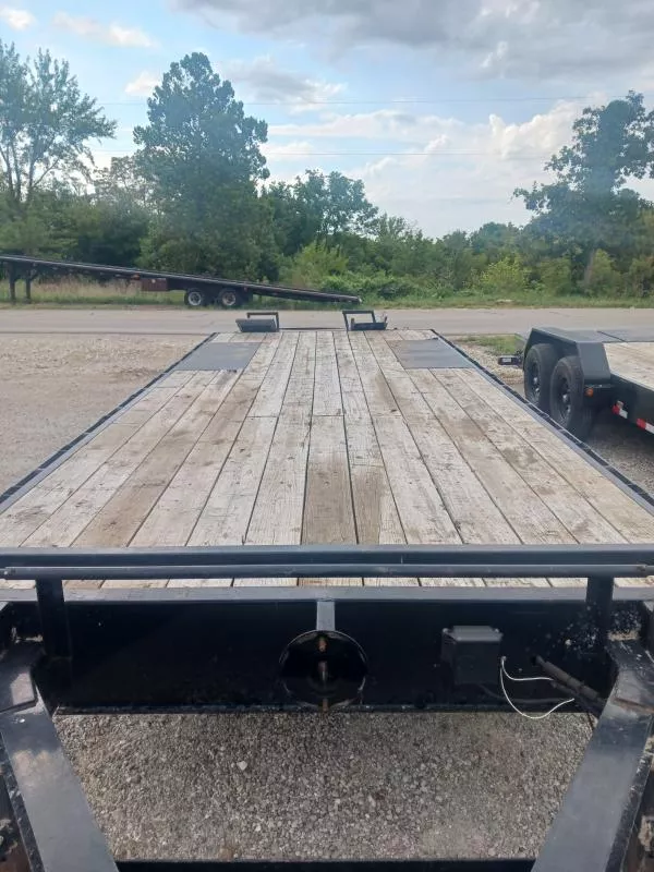 used Equipment / Flatbed Trailers Load Trail  for sale, in Eugene, MO Thumbnail 4