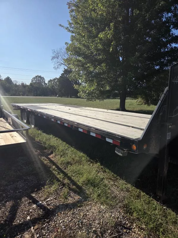 used Equipment / Flatbed Trailers Load Trail  for sale, in Eugene, MO Thumbnail 5