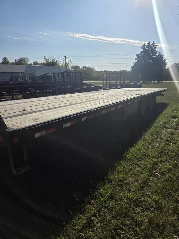 used Equipment / Flatbed Trailers Load Trail  for sale, in Eugene, MO Thumbnail 3