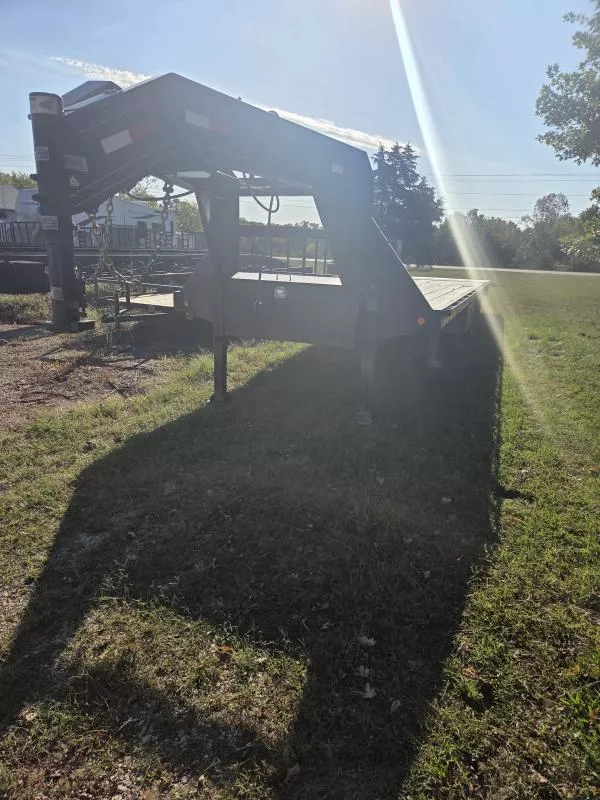 used Equipment / Flatbed Trailers Load Trail  for sale, in Eugene, MO Thumbnail 2