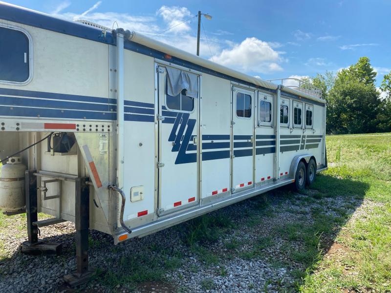 1994 Sooner 4 HORSE SLANT WITH LIVING QUARTER Livestock Trailer 1994 Sooner 4 HORSE SLANT WITH LIVING QUARTER Livestock Trailer