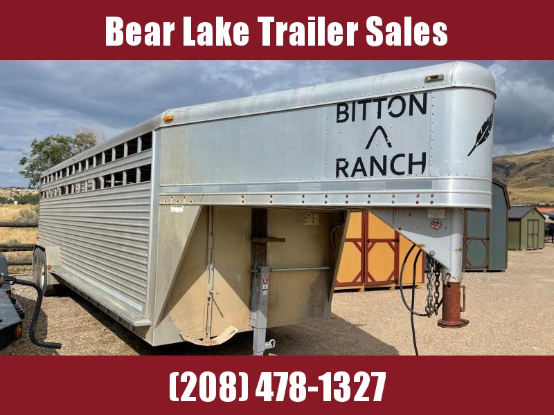 2006 Featherlite 24' Stock Trailer 2006 Featherlite 24' Stock Trailer