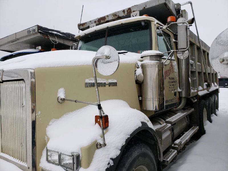 2005 Western Star Tri-Axles 2005 Western Star Tri-Axles