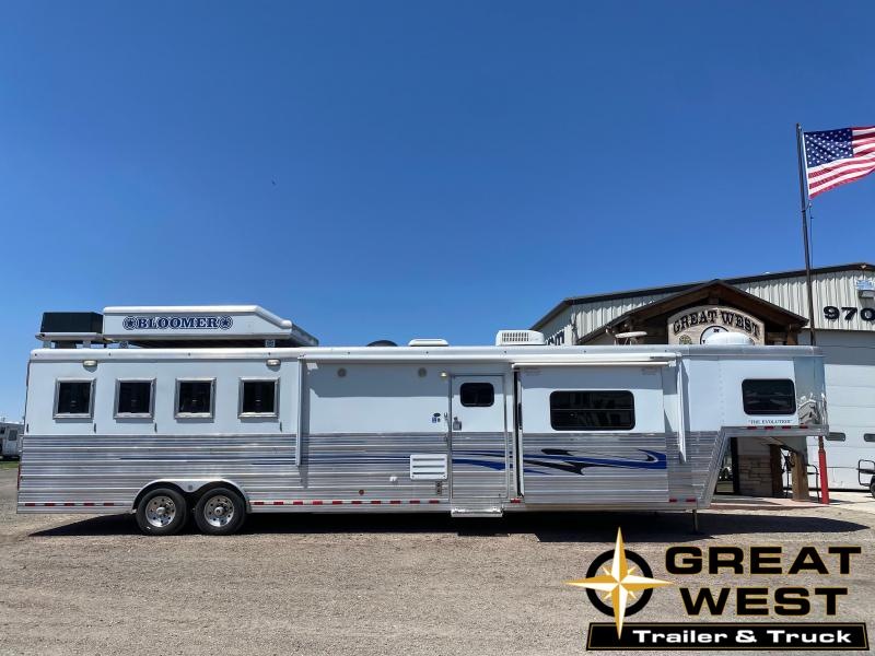 2009 Bloomer 17.5 SW Double slide out Horse Trailer 2009 Bloomer 17.5 SW Double slide out Horse Trailer